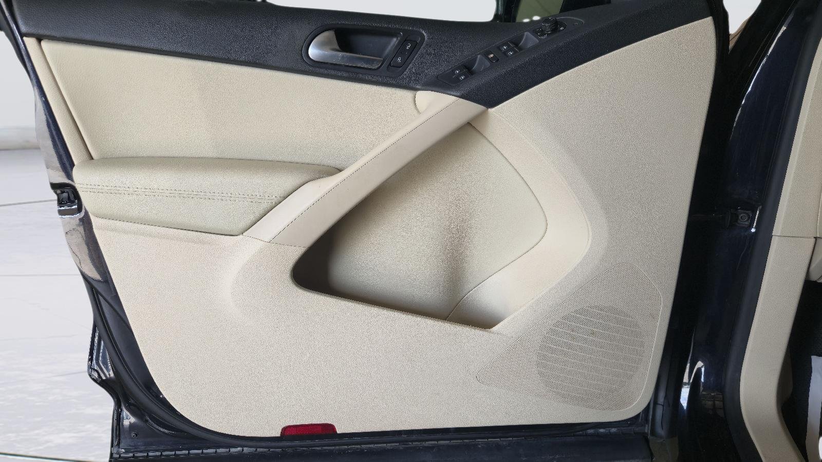 Used 2017  VOLKSWAGEN  image 12
