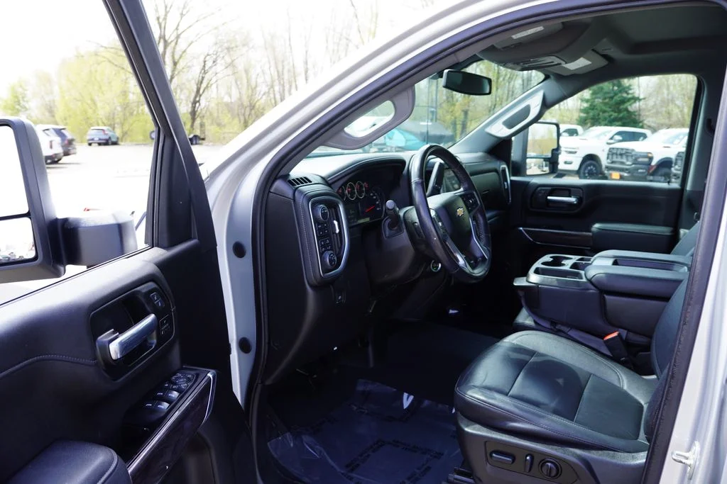 Used 2022 Silver Ice Metallic Chevrolet LTZ image 15