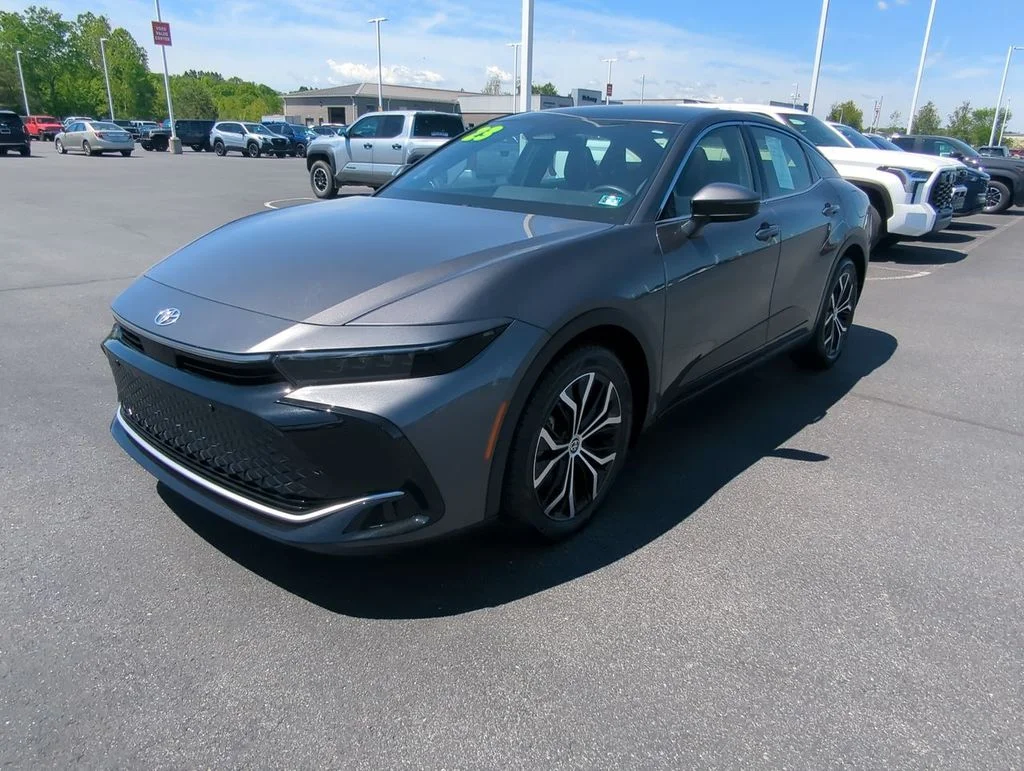 Used 2023 Gray Toyota XLE image 4
