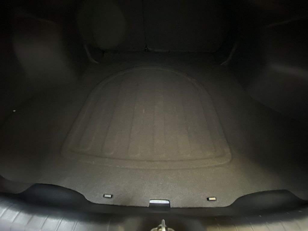 Used 2025 White Kia LXS image 29