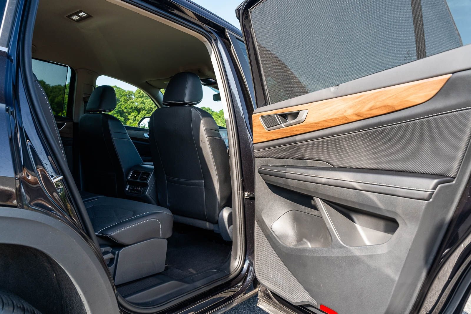 Used 2026  Volkswagen SE w/Technology image 13