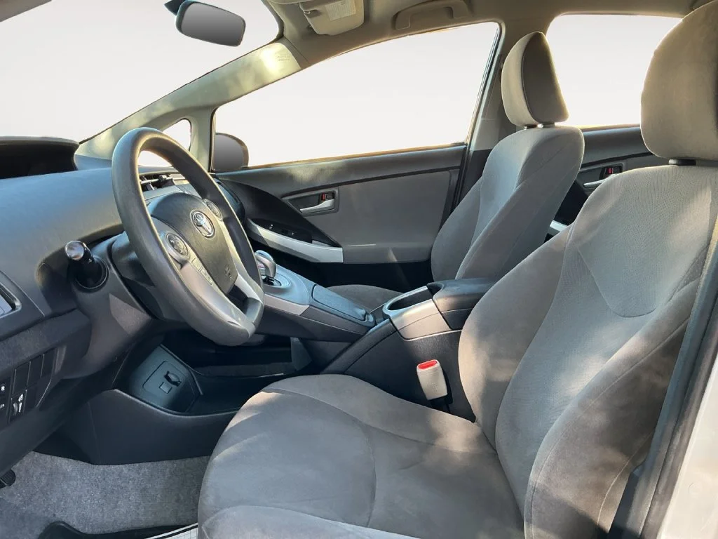 Used 2015 Silver Toyota Three image 16