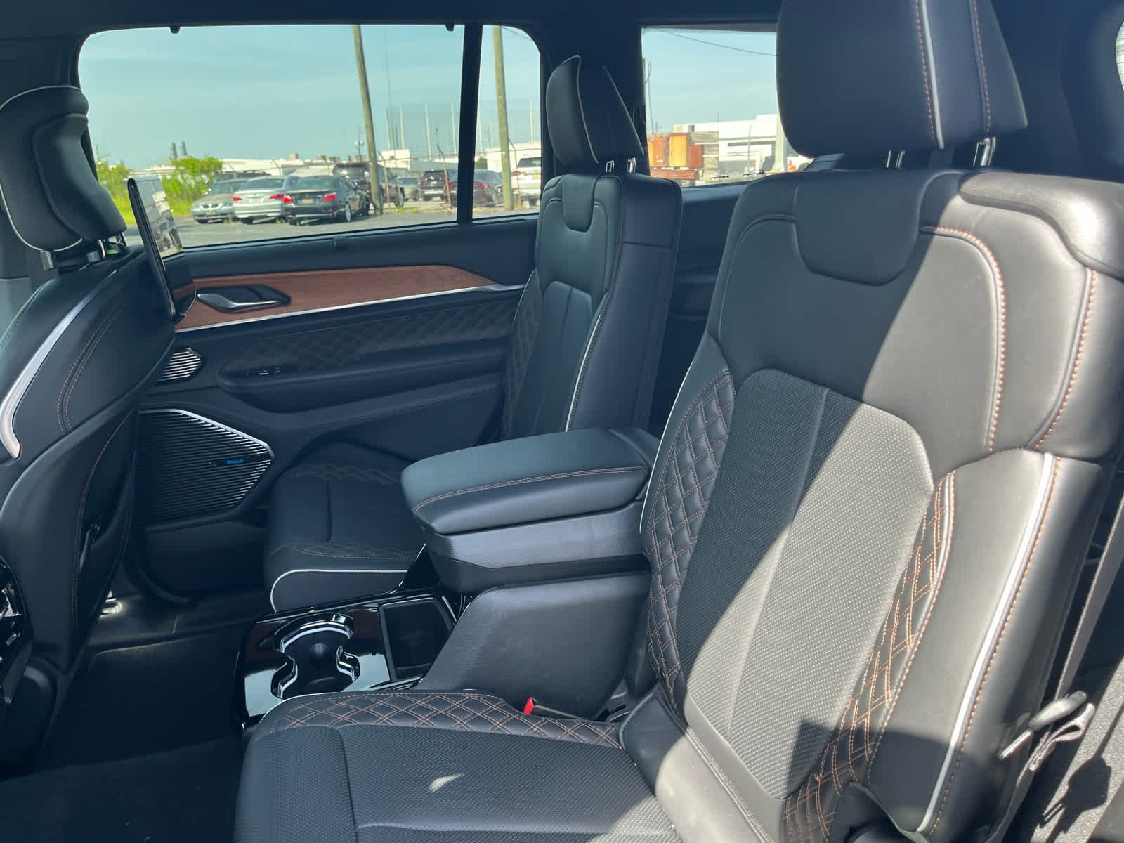 Used 2023 Rocky Mountain Pearlcoat Jeep Summit Reserve image 10