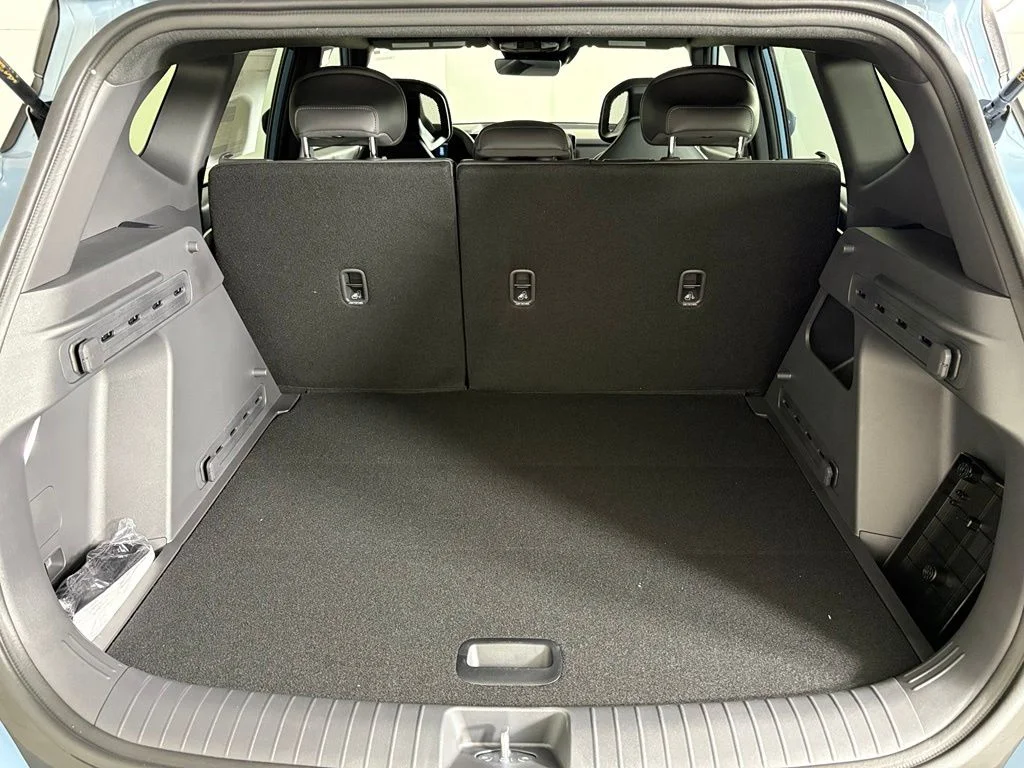 New 2027 Frost Blue / Black Roof Kia X-Line S image 18