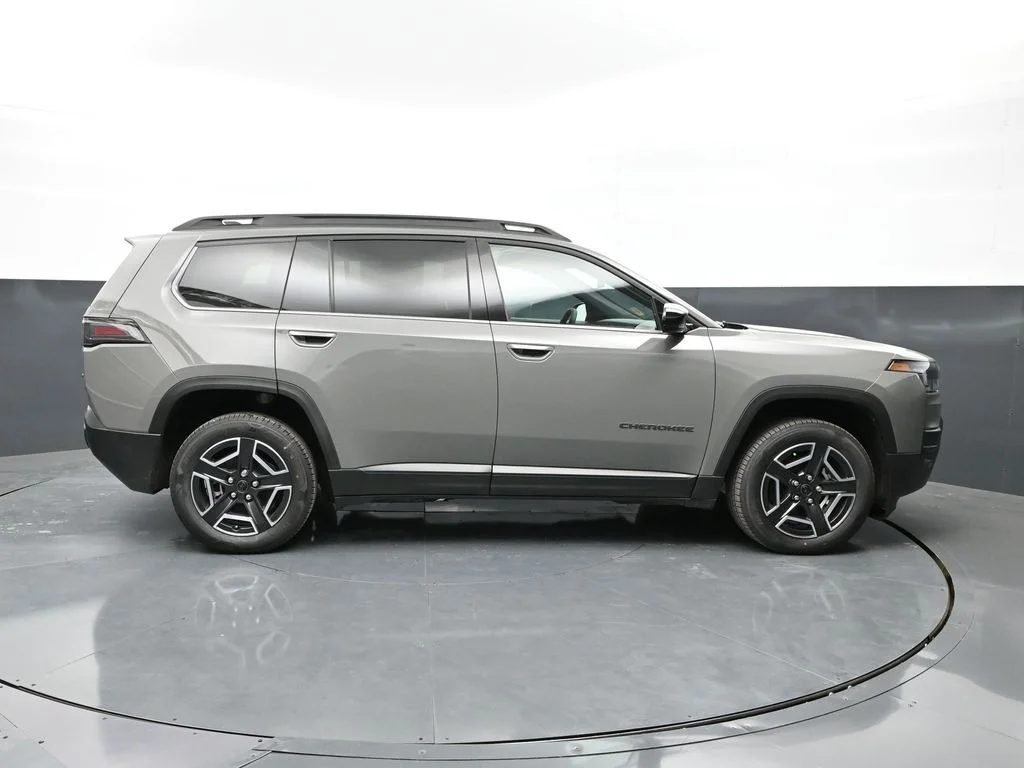 New 2026 Sting-Gray Clear-Coat Exterior Paint Jeep Limited image 26