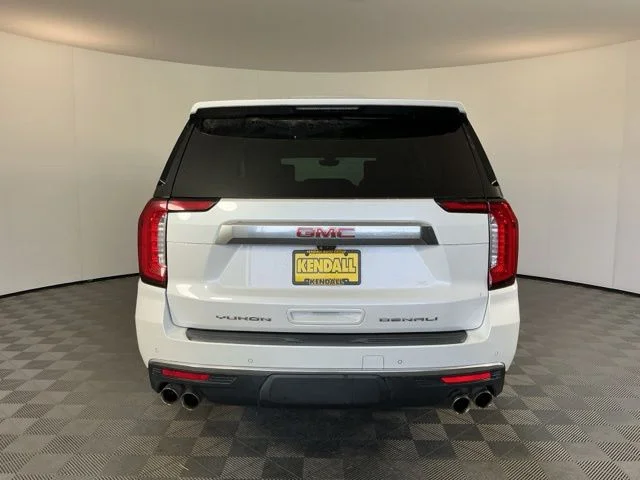 Used 2021 White Frost Tricoat GMC Denali image 5