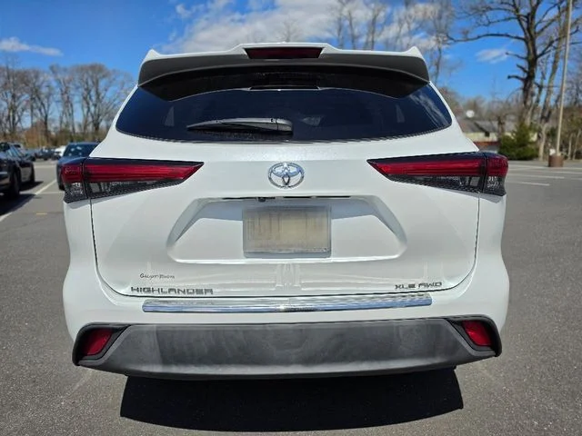 Used 2023 Beige Toyota XLE image 6