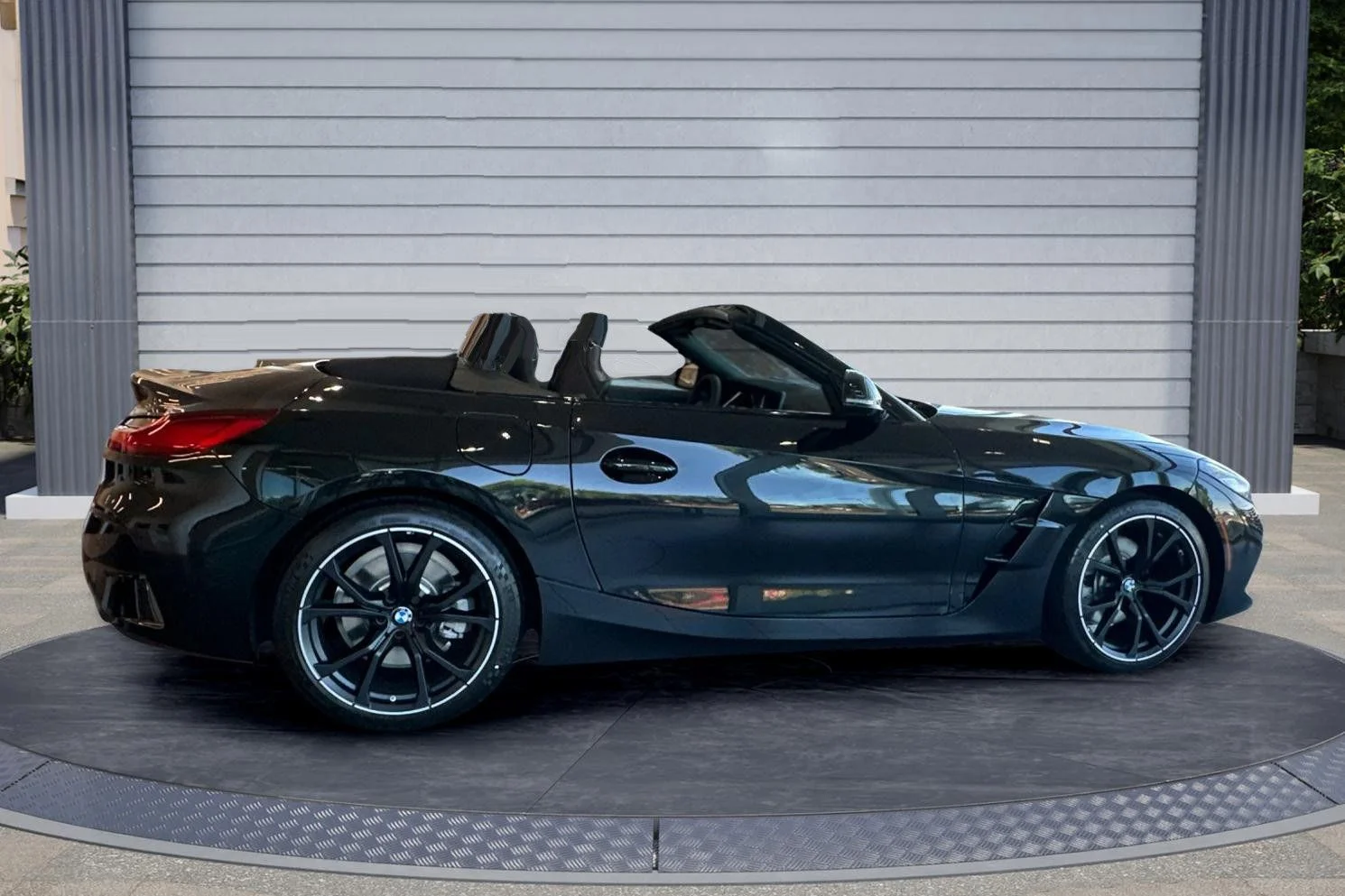 New 2026 Black BMW sDrive30i image 2