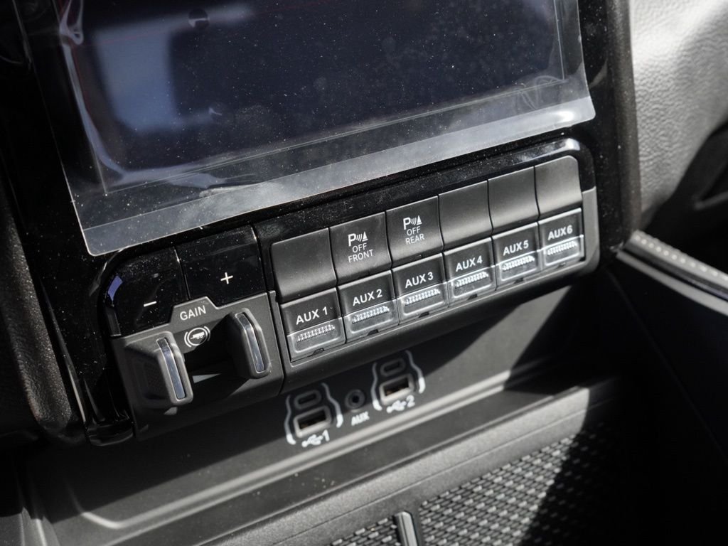 New 2026 Diamond Black Crystal Pearl-Coat Exterior Paint RAM RHO image 15