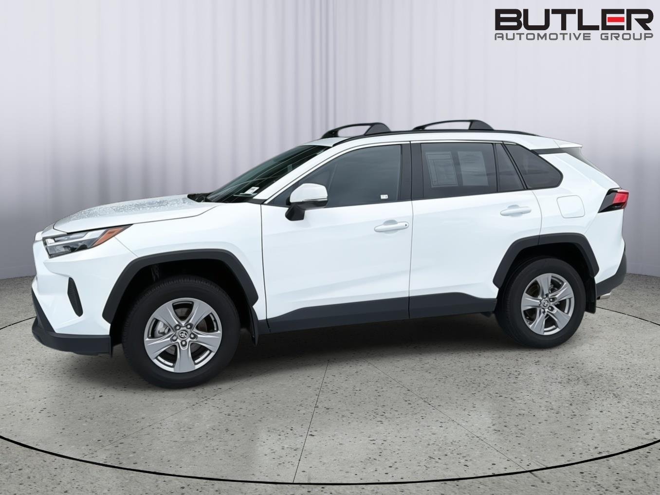 Used 2024 Ice Cap Toyota XLE image 3