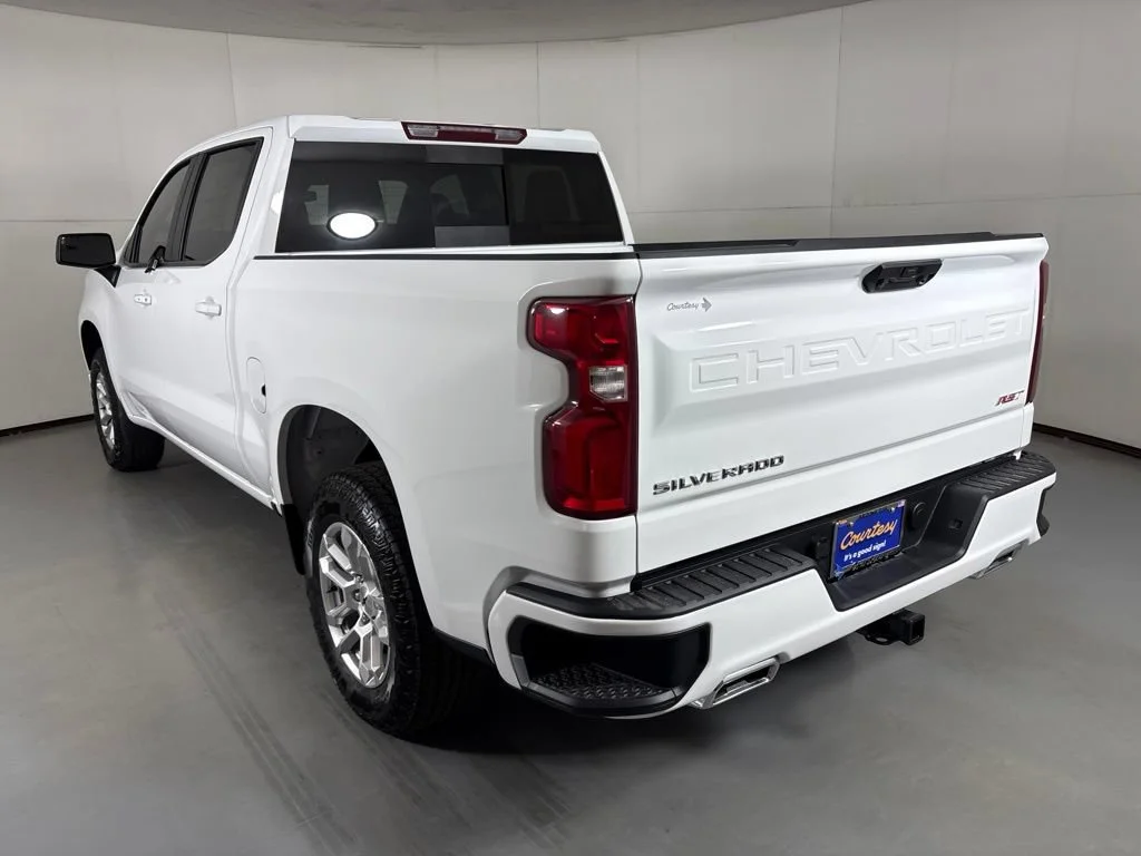 New 2026 Summit White Chevrolet RST image 7