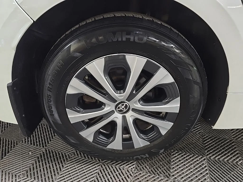 Used 2020 White Toyota LE image 13