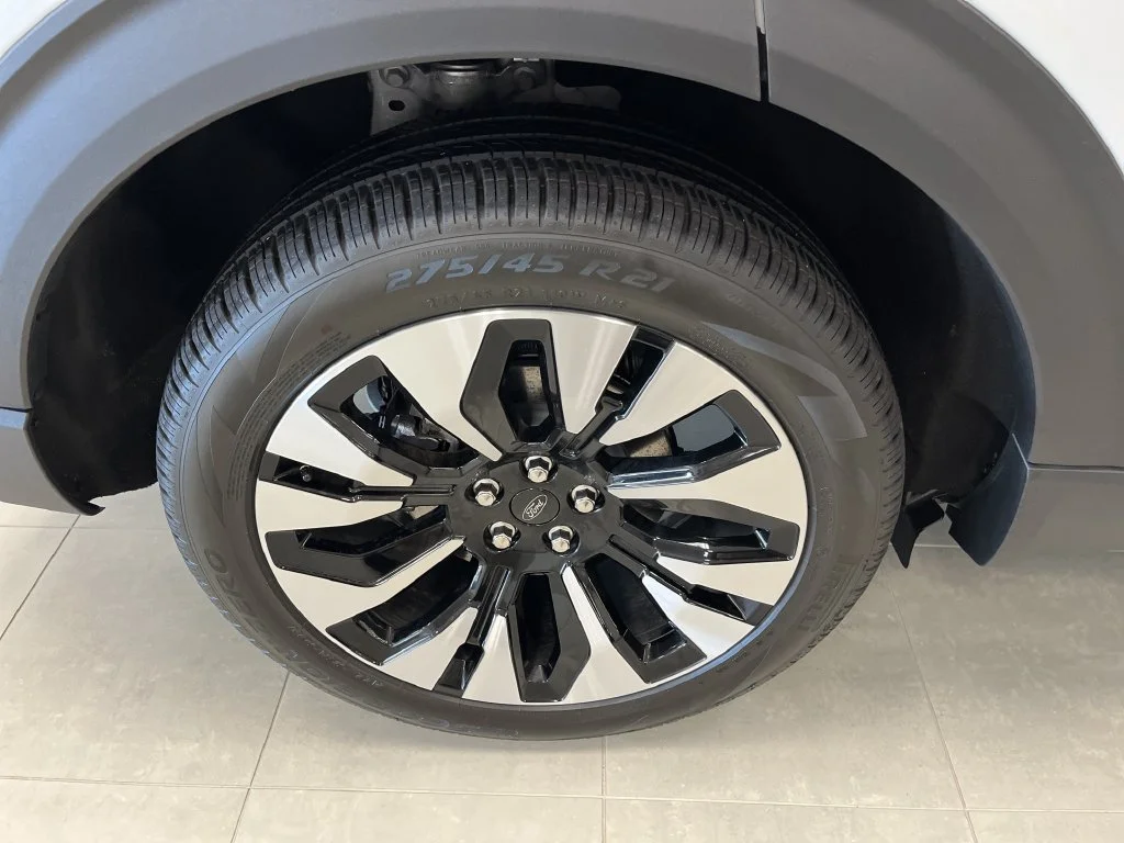 New 2026 Star White Metallic Tri-Coat Ford Platinum™ image 8