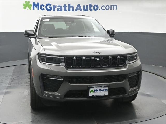 New 2027 Sting-Gray Clear-Coat Paint Jeep Summit image 4