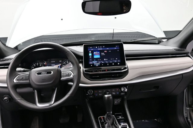 Used 2025 Silver Jeep Limited image 18