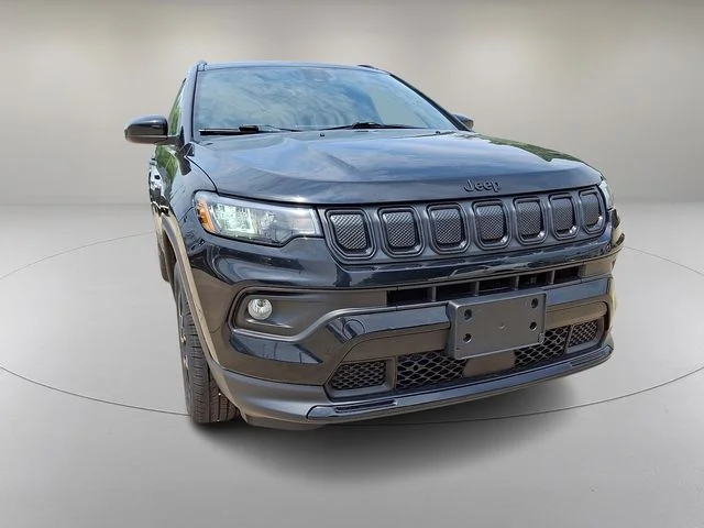 Used 2022 Black Jeep Latitude image 2