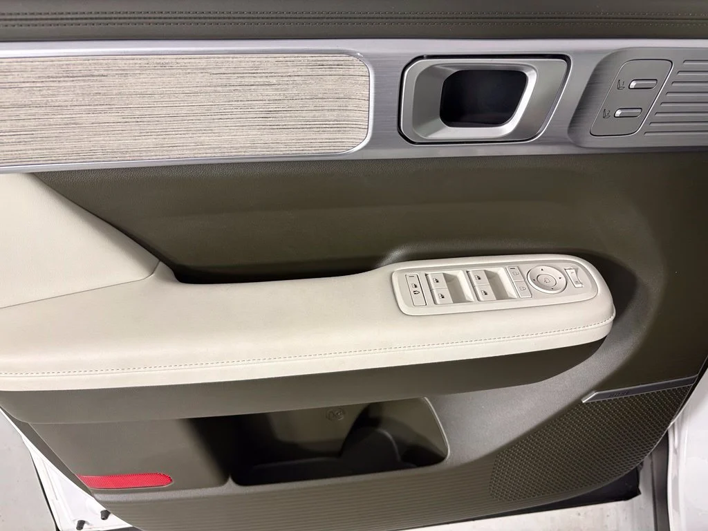 Used 2024 White Hyundai Calligraphy image 20