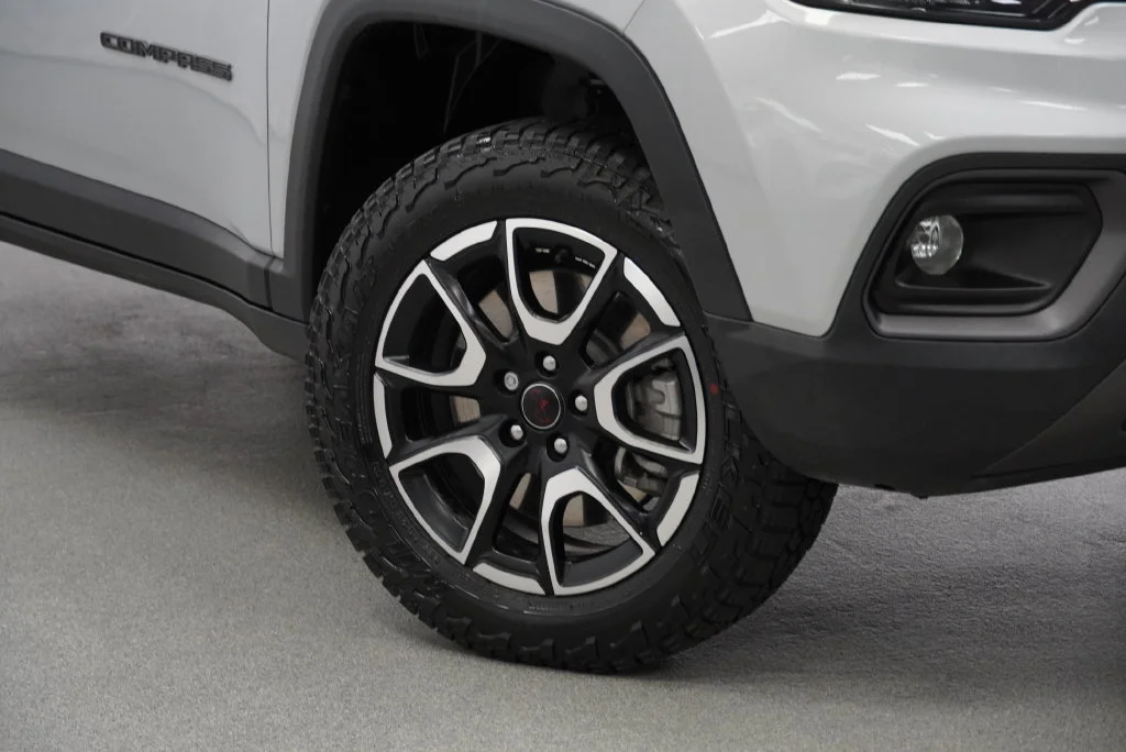 Certified Used 2025 Silver Jeep Trailhawk image 8
