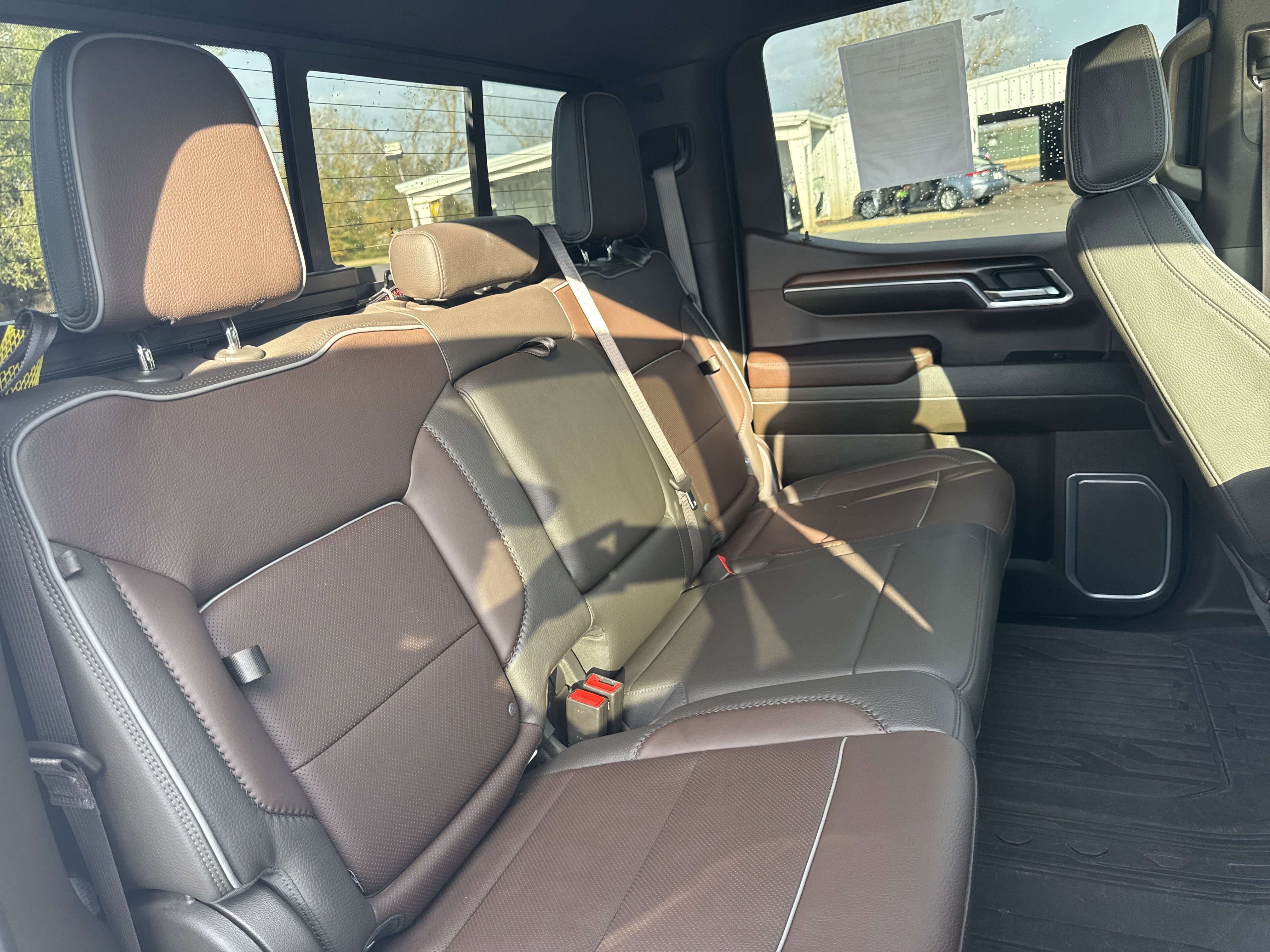 Used 2025 White Frost Tricoat GMC Denali image 29