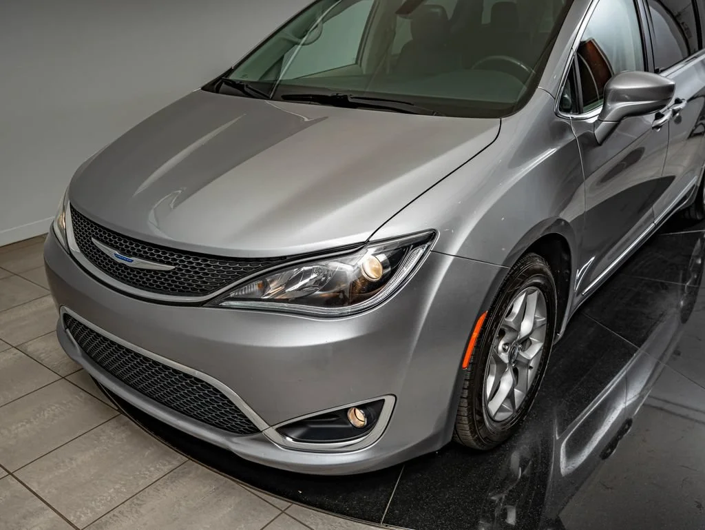 Used 2018 Billet Silver Metallic Clearcoat Chrysler Touring L Plus image 14