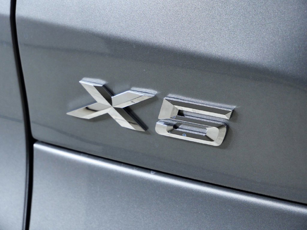 Used 2026 Skyscraper Grey Metallic BMW xDrive40i image 14