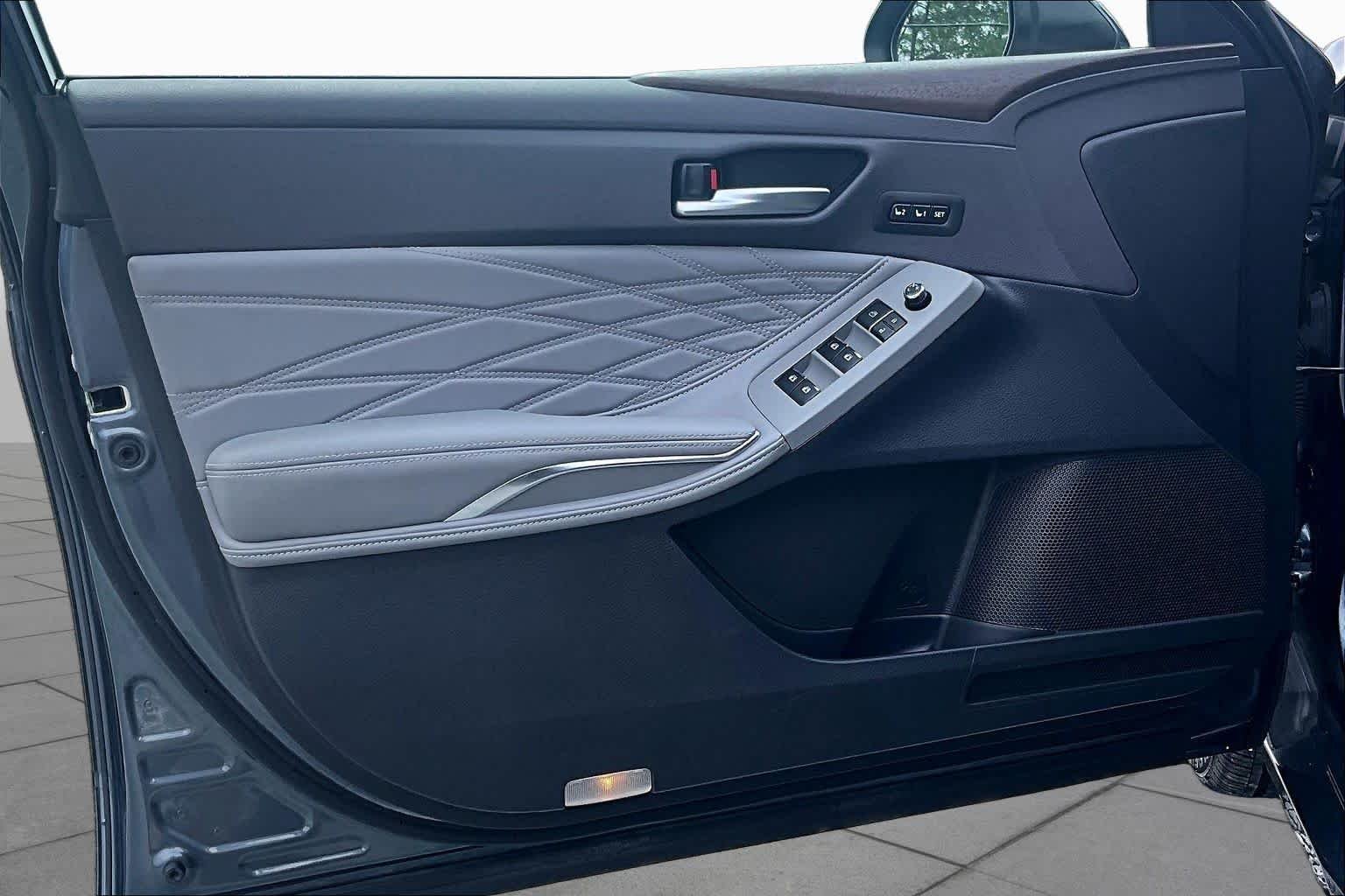 Used 2019 Harbor Gray Metallic Toyota Limited image 22