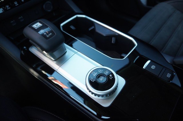 2025 Mitsubishi Outlander SE - Photo 28