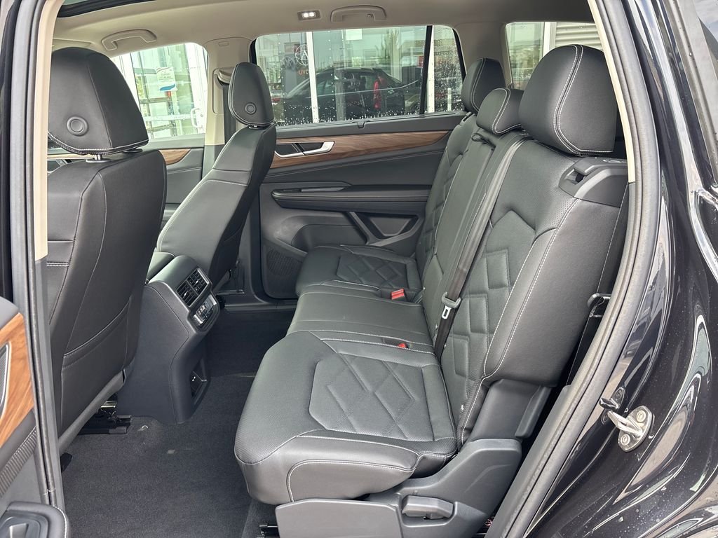 New 2026 Deep Black Pearl Volkswagen 2.0T SE w/Technology image 25