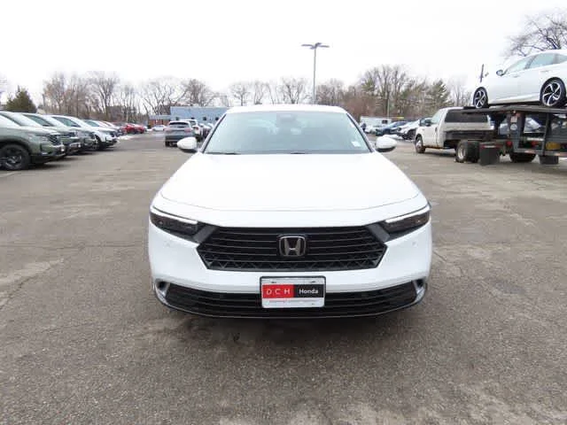 New 2026 Platinum White Pearl Honda Touring image 6