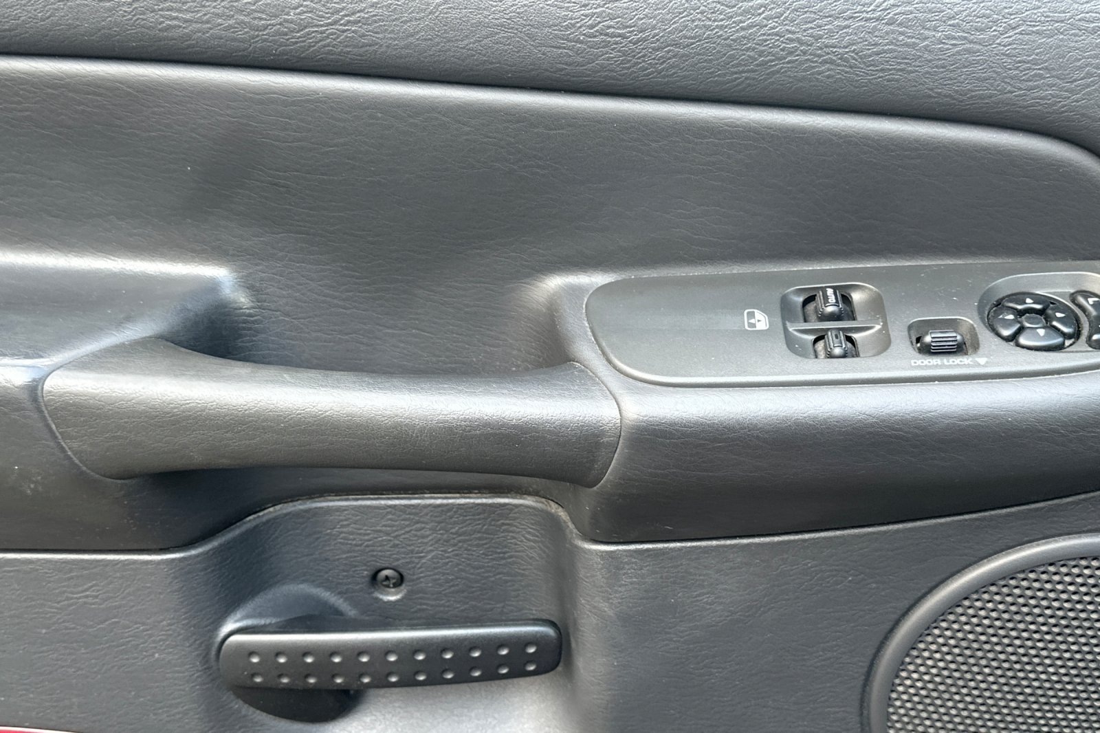 Used 2004 Bright White Dodge SLT image 11