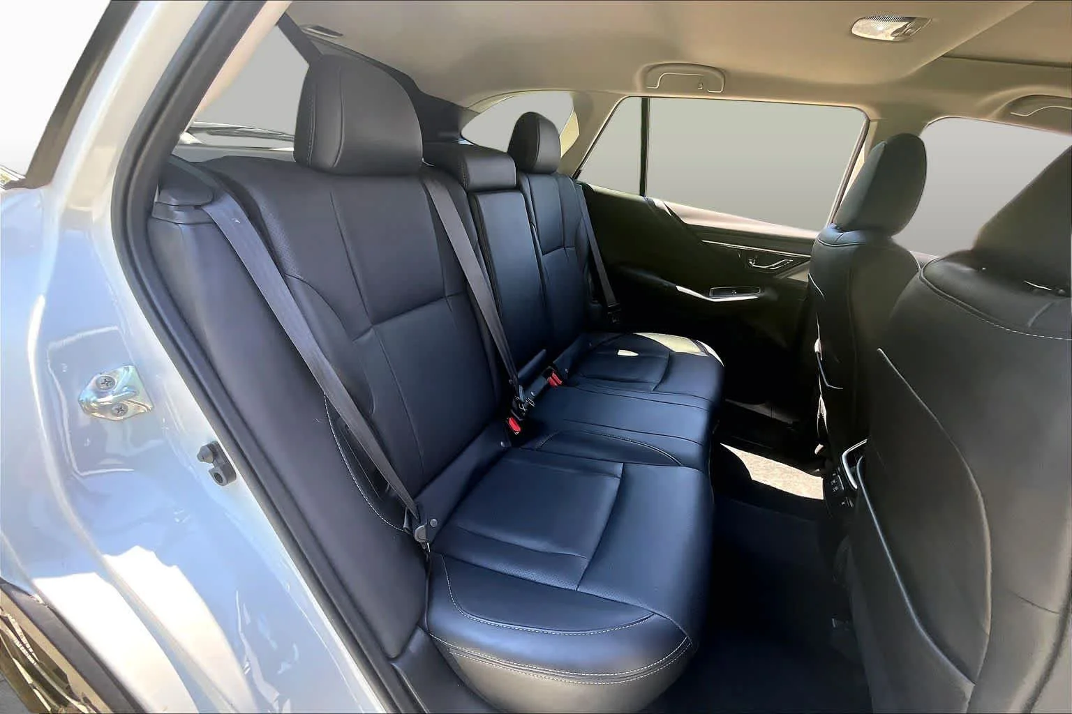 Used 2022 Crystal White Pearl Subaru Limited image 21