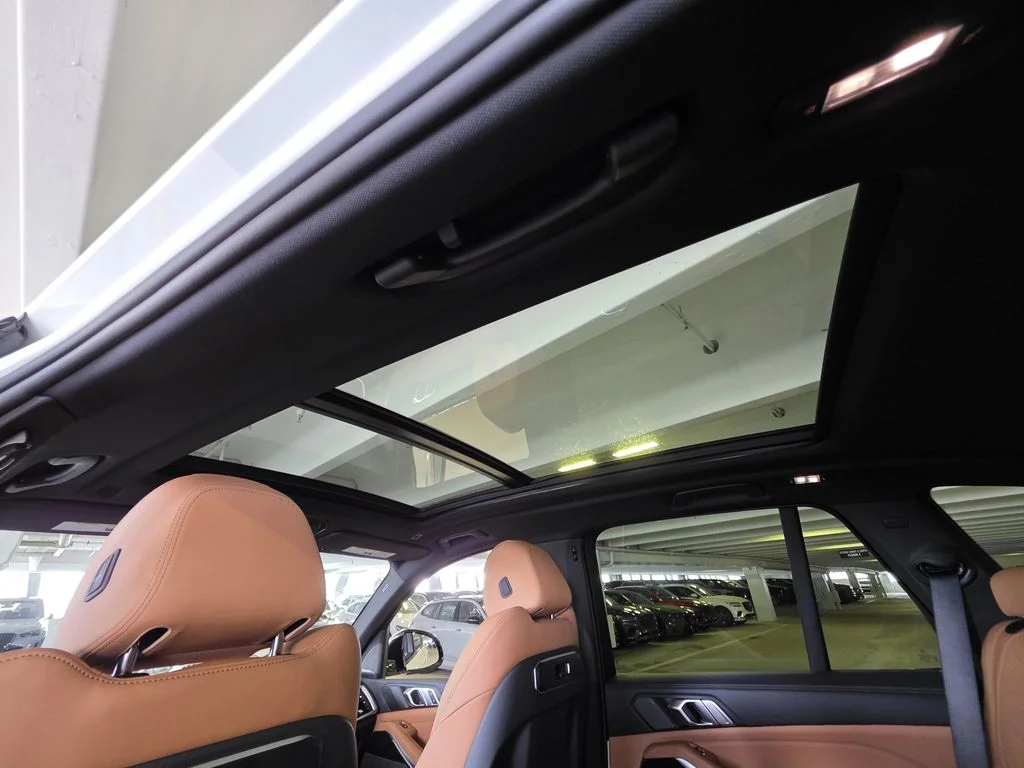 New 2026 Alpine White BMW sDrive40i image 11
