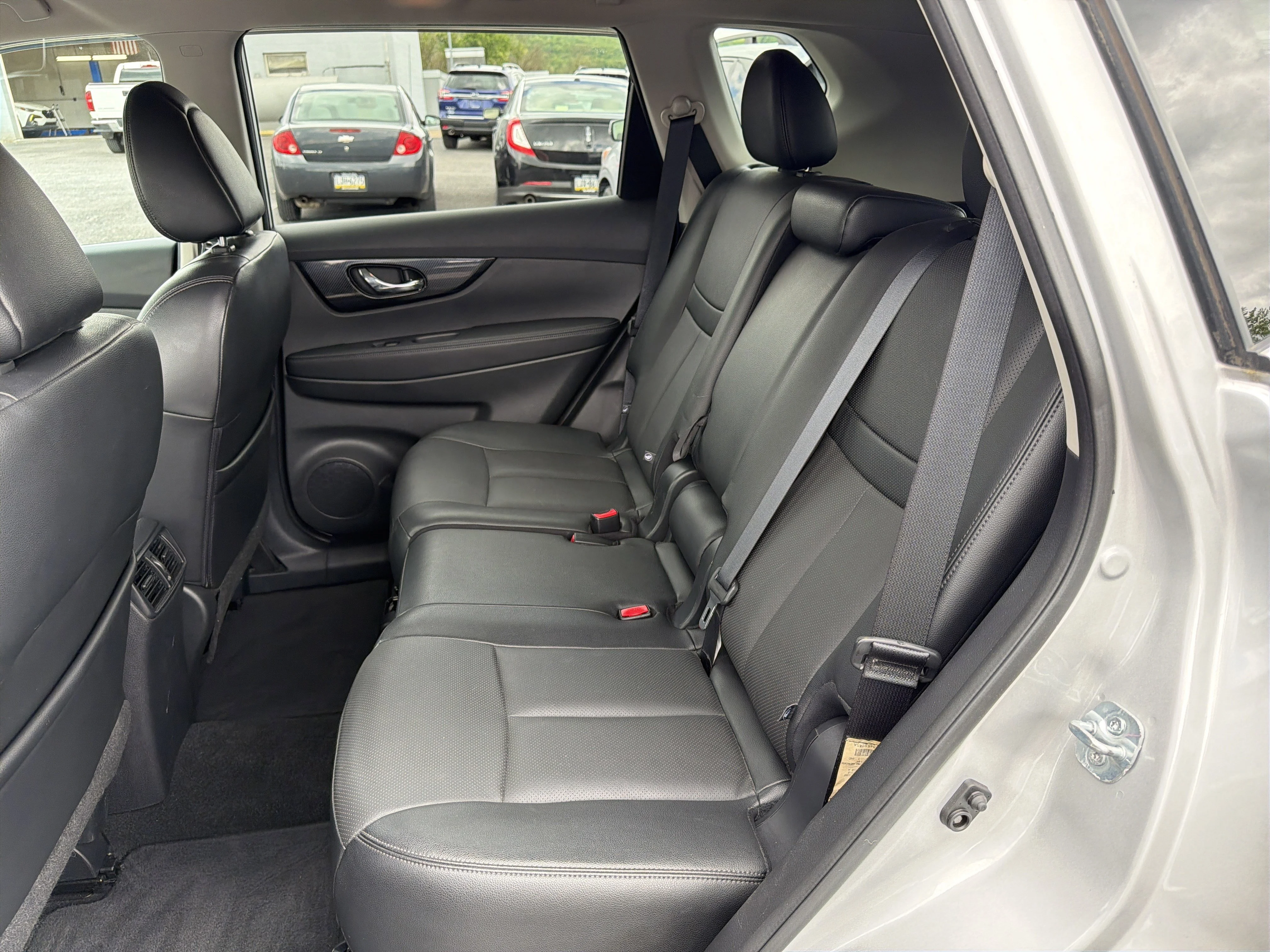 Used 2017 Brilliant Silver Nissan SL image 15