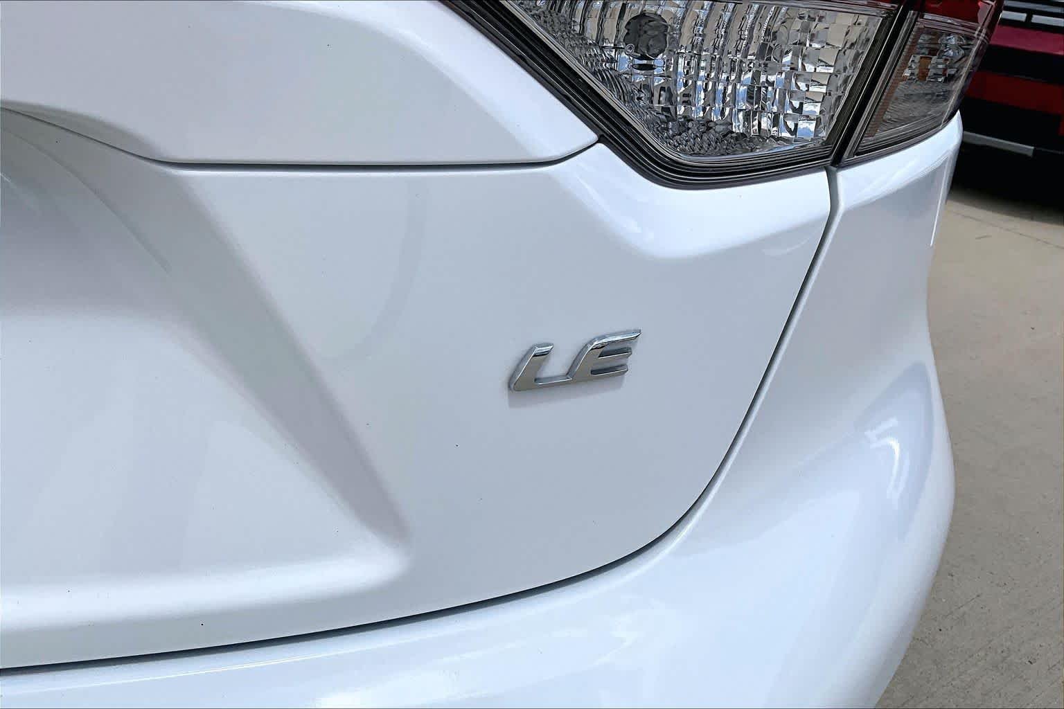 Used 2022 White Toyota LE image 10