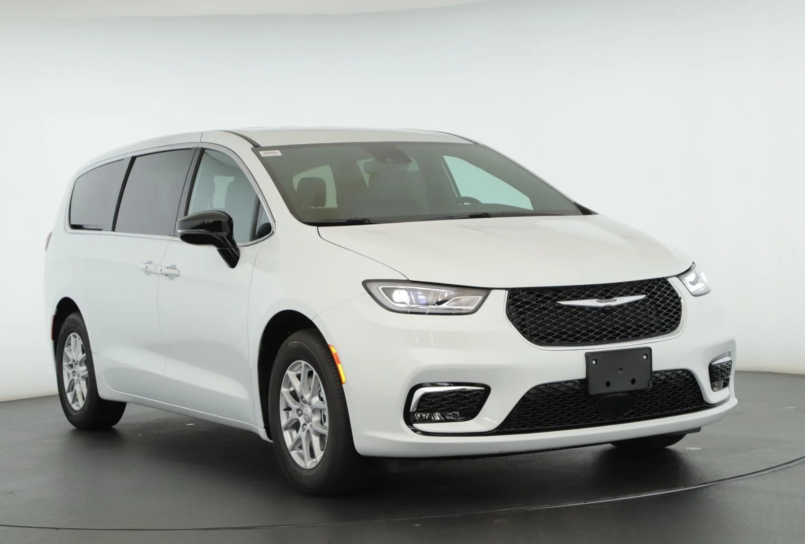 2026 Chrysler Pacifica Select's photo