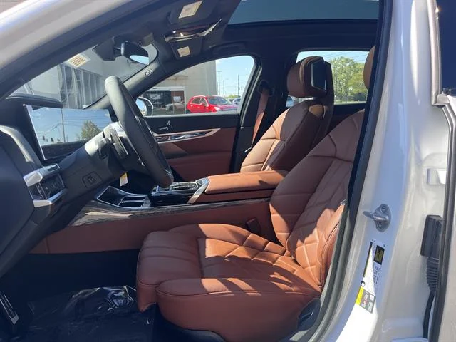 New 2026 Mineral White Metallic BMW 750e xDrive image 19