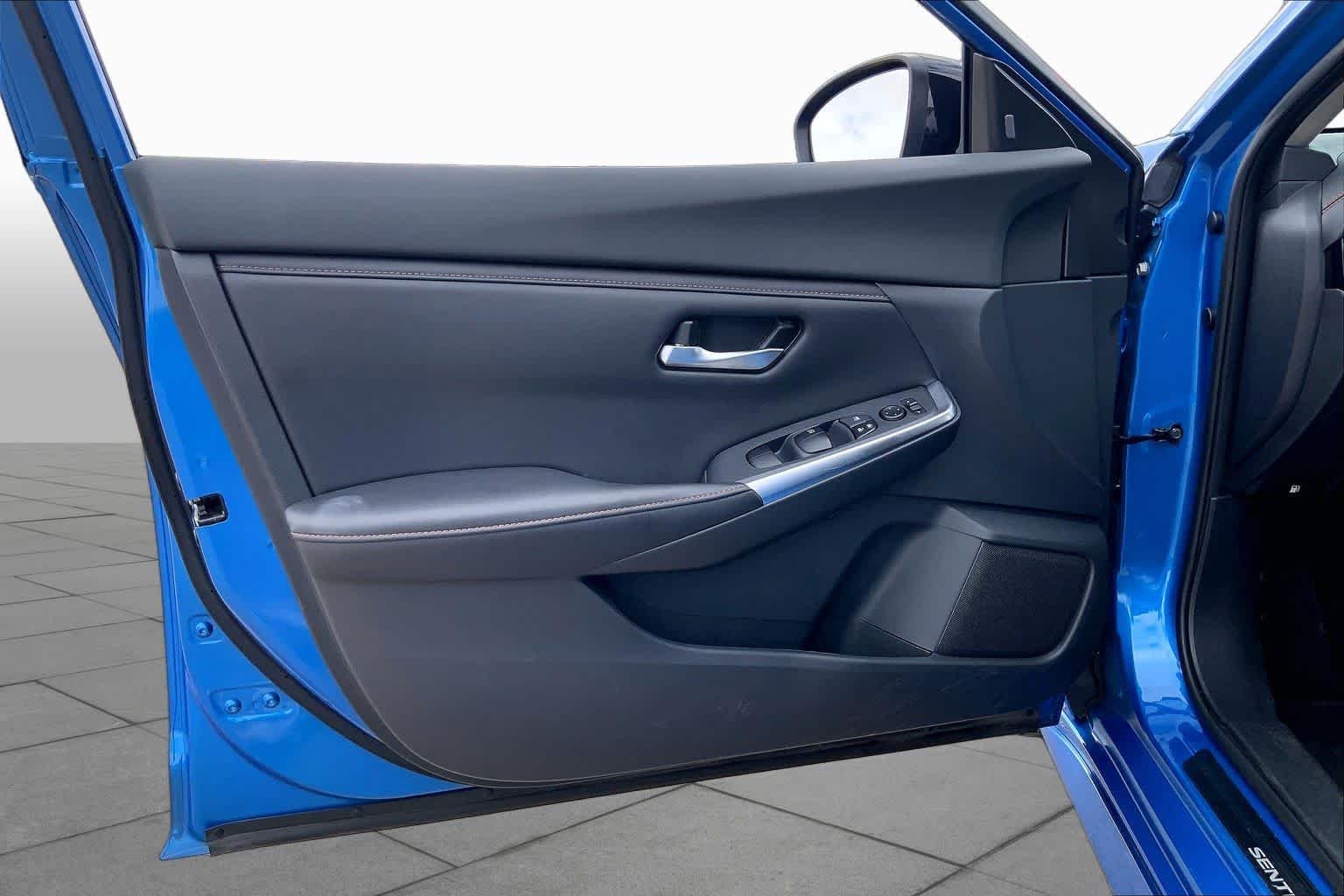 Used 2023 Electric Blue Metallic Nissan SR image 22