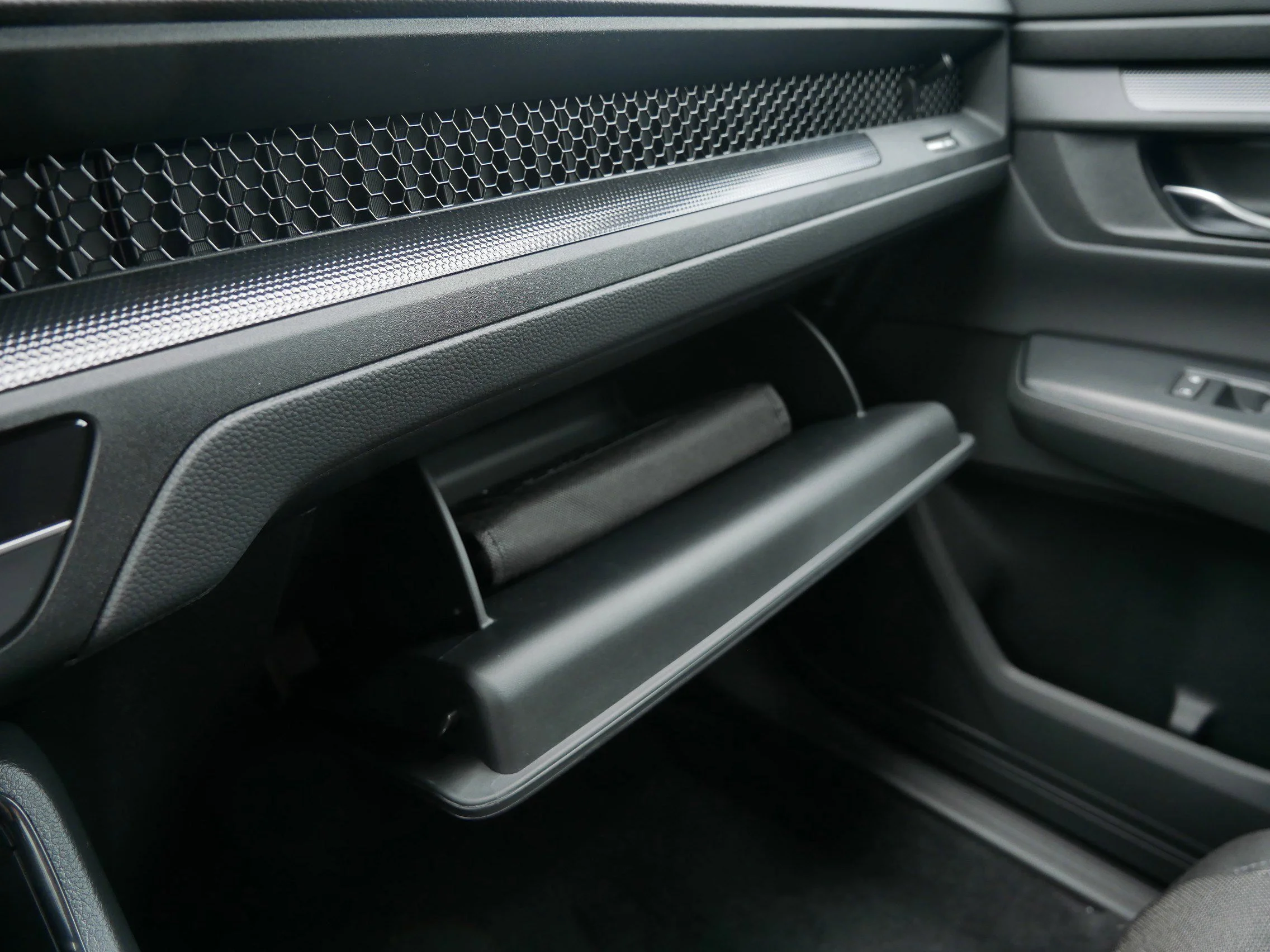 New 2026 Urban Gray Pearl Honda LX image 30