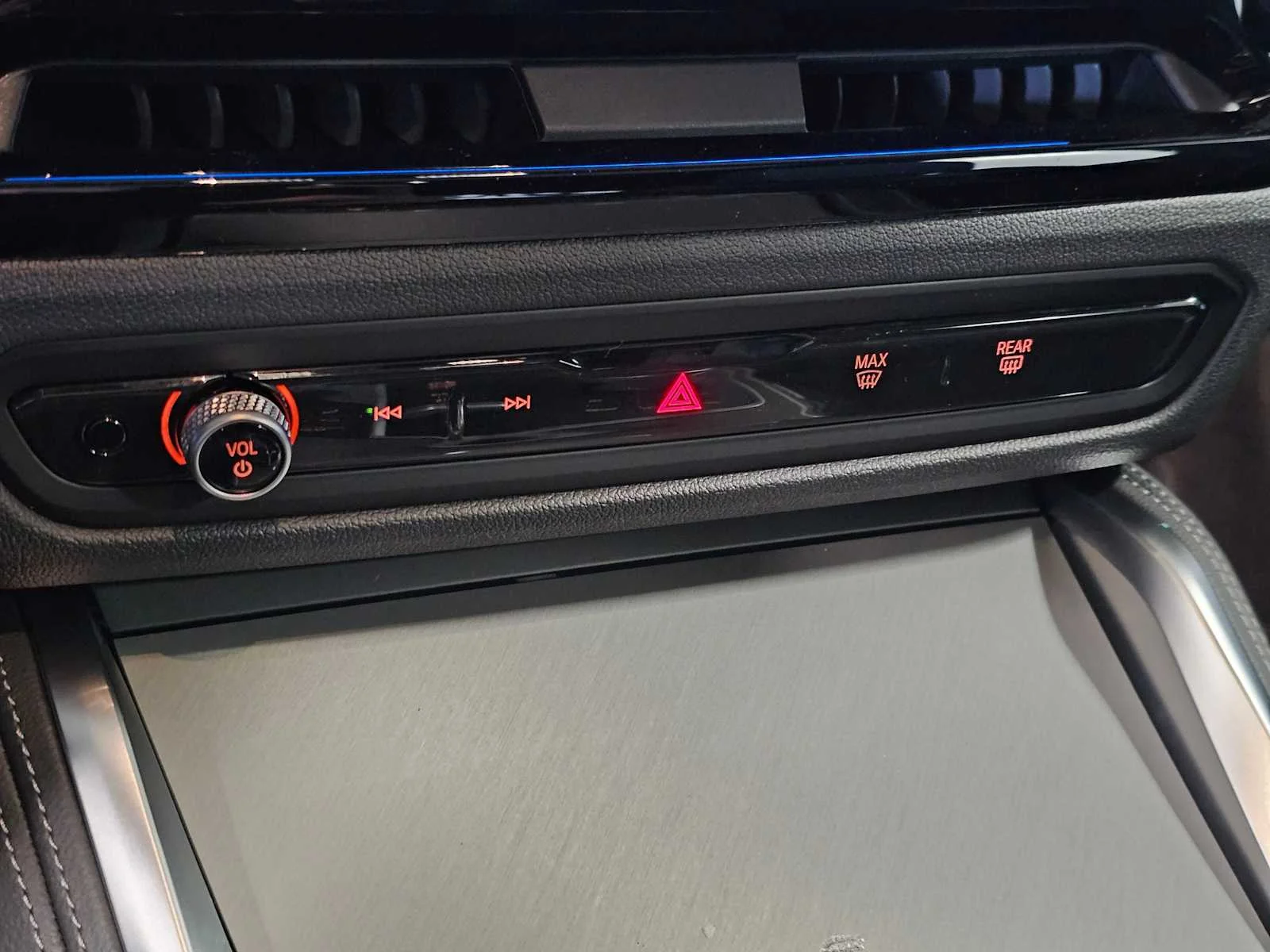 New 2026 Black Sapphire Metallic BMW xDrive40 image 18