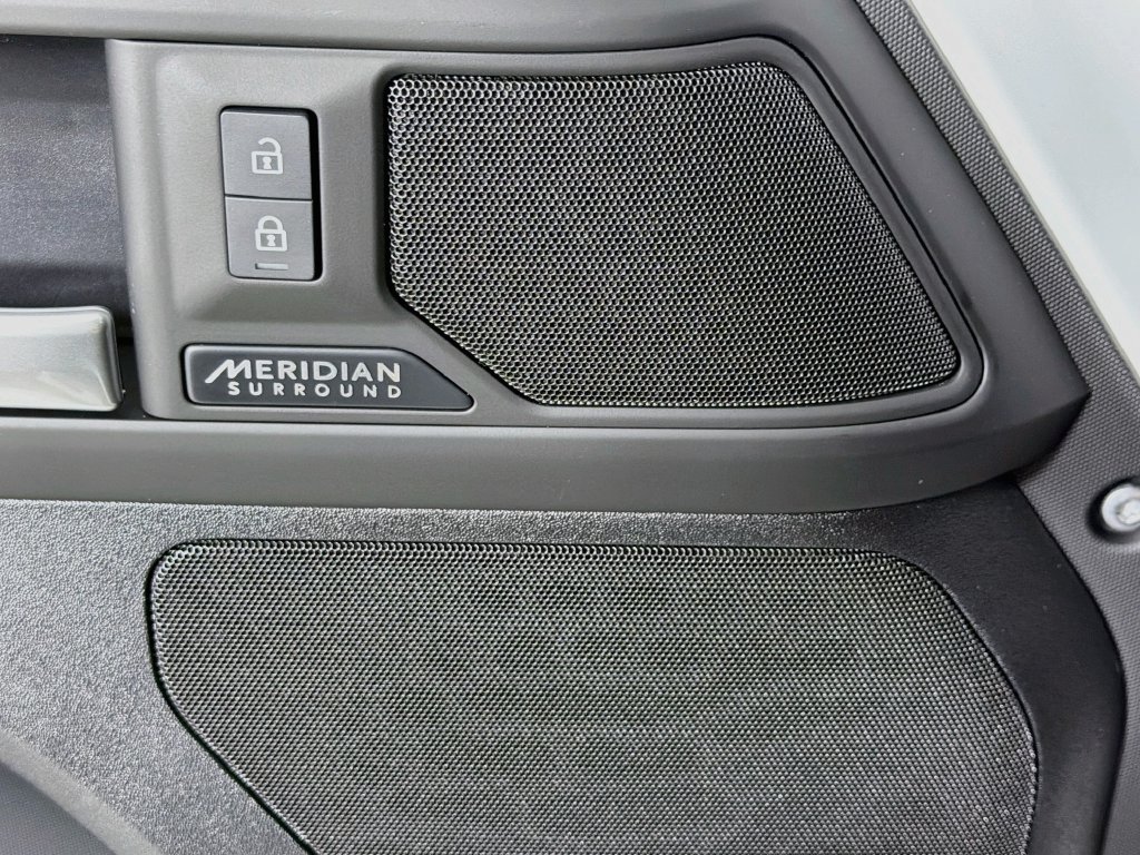 New 2026 Fuji White Land Rover X-Dynamic SE image 19