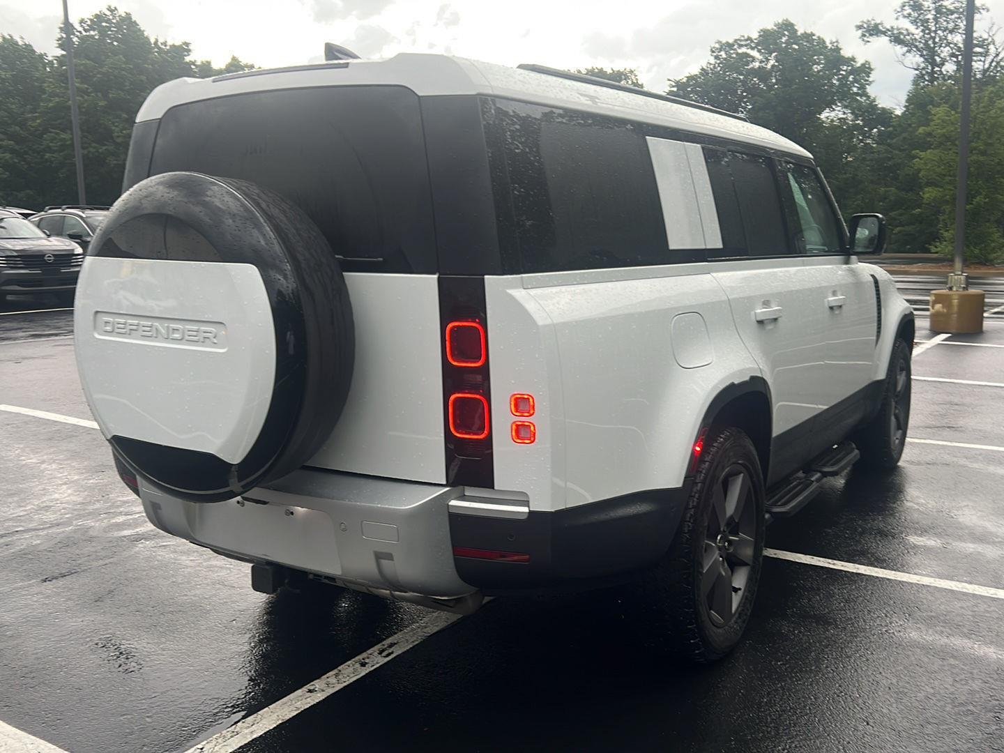 Used 2025 Fuji White Land Rover S image 5