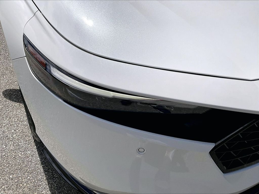 Used 2025 White Honda Touring image 32