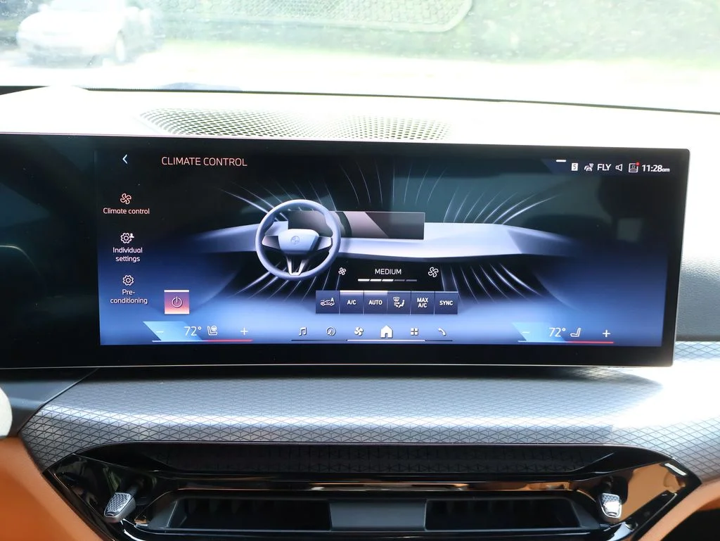 2025 BMW 3 Series 330i - Photo 34