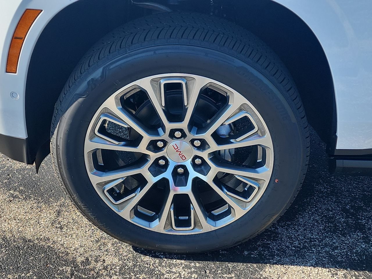 2026 GMC Yukon Denali - Photo 10