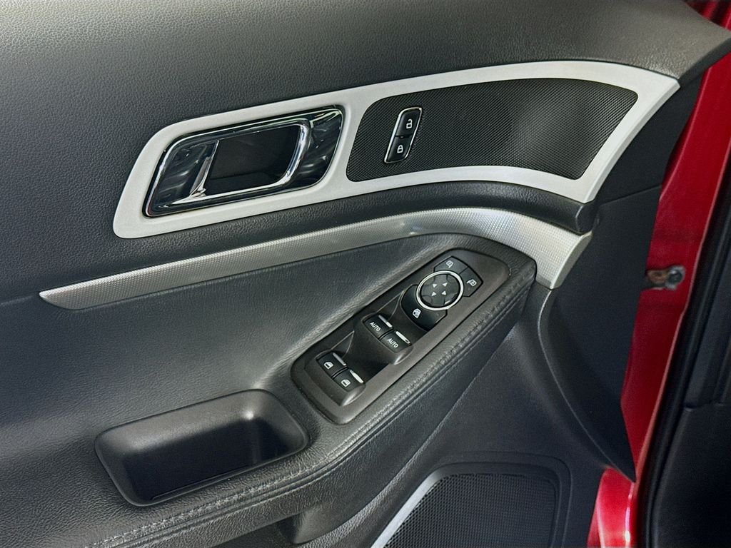 Used 2013 Ruby Red Metallic Tinted Clearcoat Ford XLT image 21