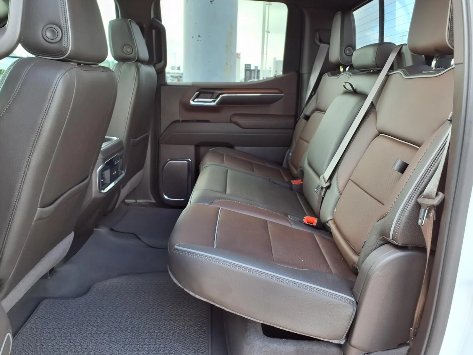 Used 2024 White GMC Denali image 18