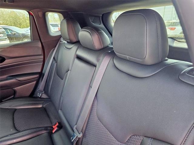 New 2026 Red Hot Pearlcoat Jeep Latitude image 31