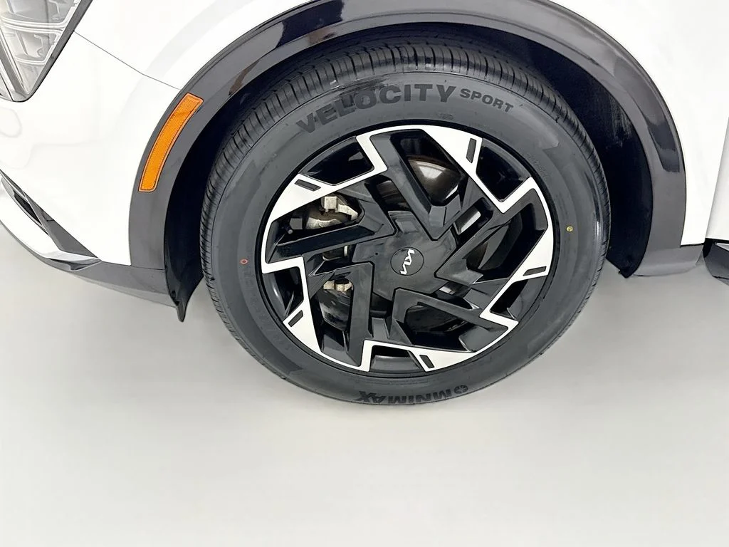 Used 2023 White Kia SX-Prestige image 29