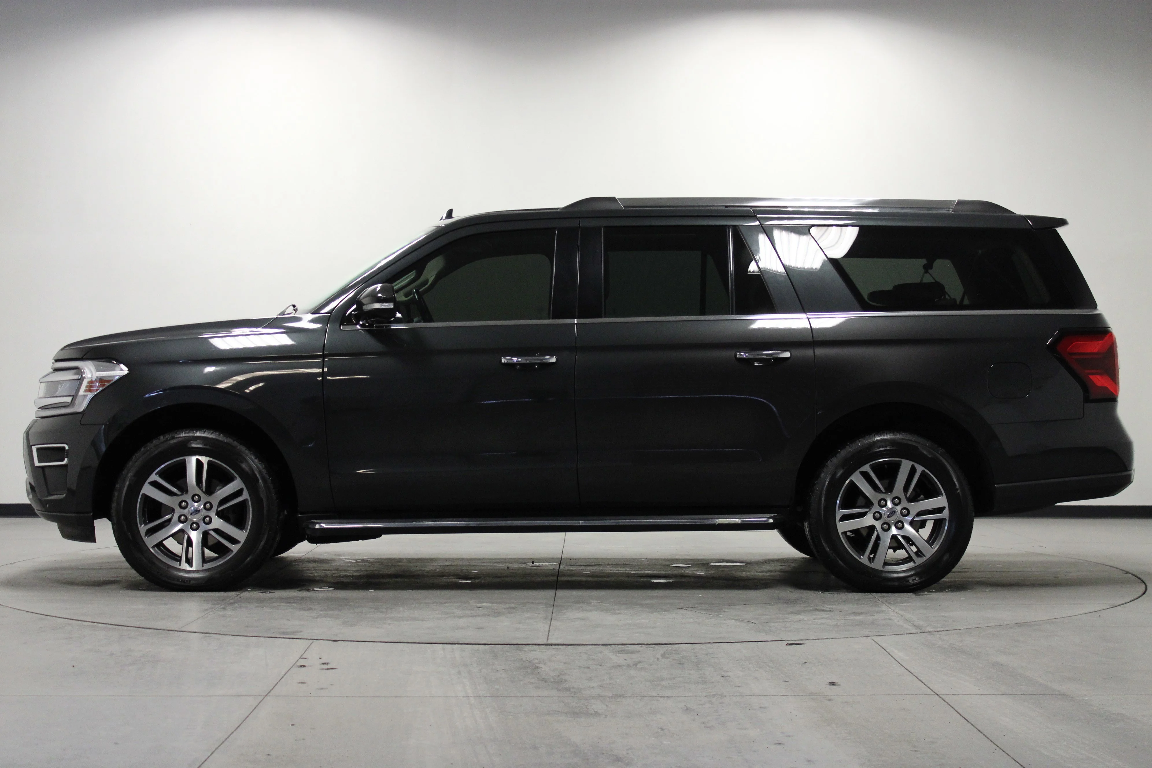 Used 2022 Dark Matter Metallic Ford Limited image 7