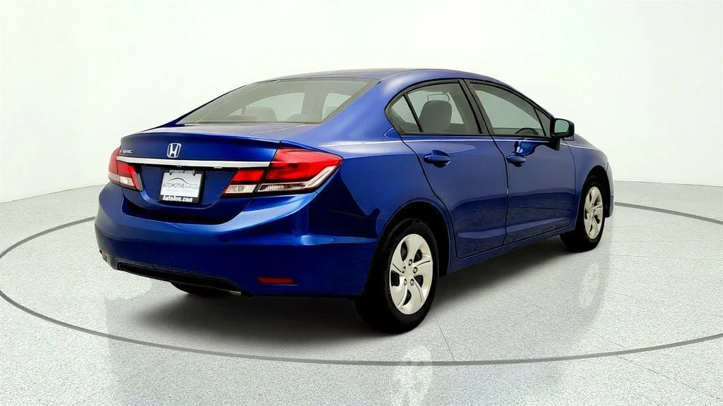 Used 2015 Dyno Blue Pearl Honda 4dr CVT LX image 5